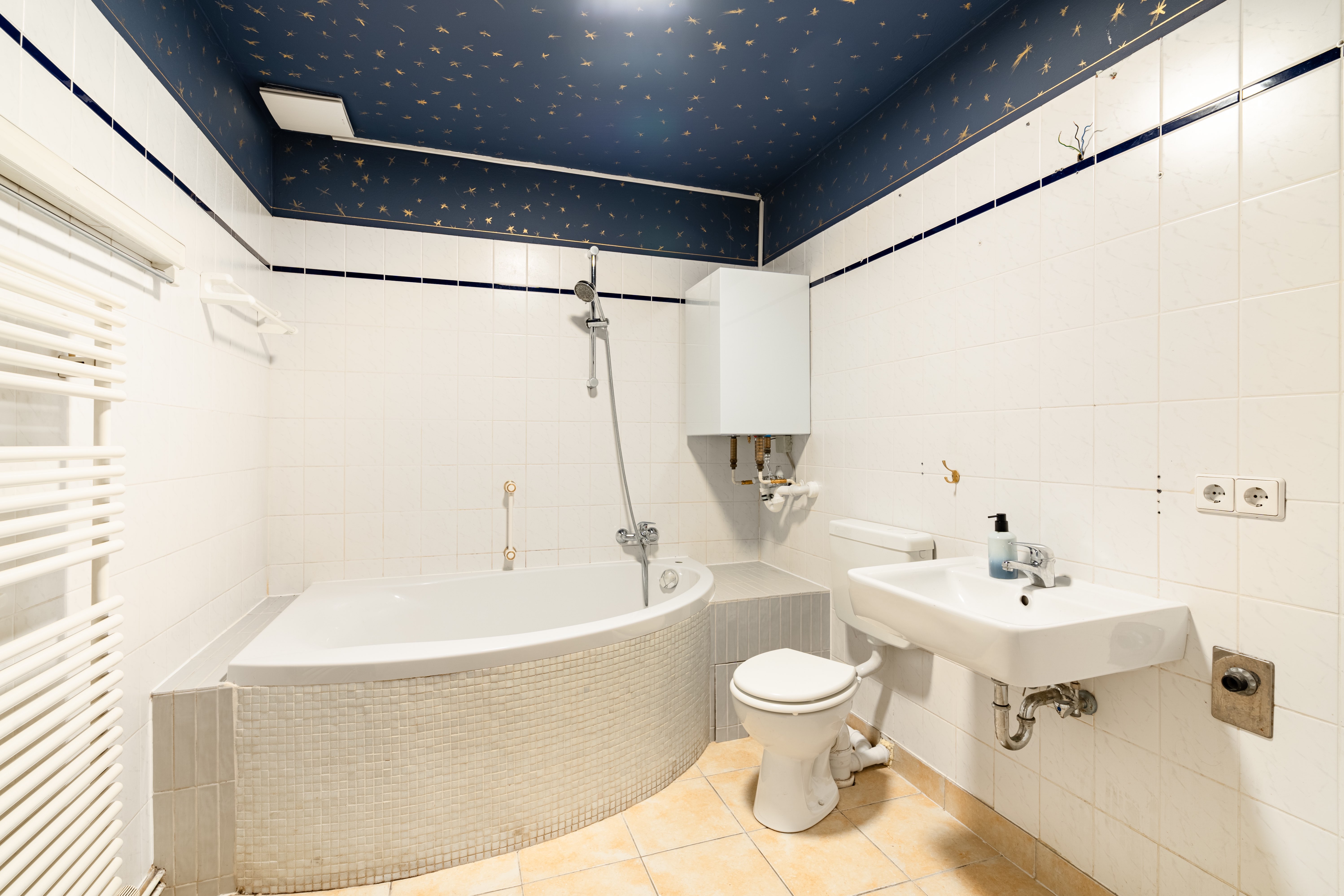 Elegante Altbauwohnung am Maybachufer 4